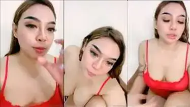 Tante Mega Live Bling2 Omek Sampai Basah Kuyup poster